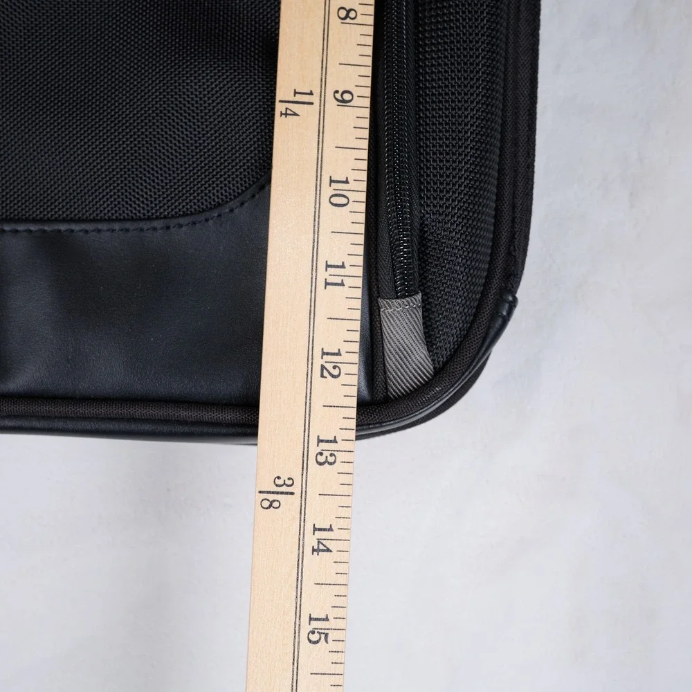 Targus Black 15.6 Laptop Briefcase Messenger Bag Professional Commuter NEW